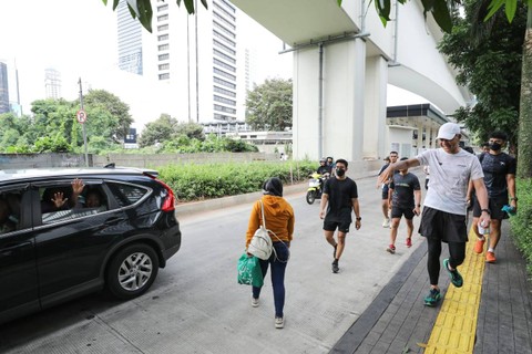 Capres nomor urut 3 Ganjar Pranowo olahraga saat car free day (CFD Jakarta, Minggu (10/12/2023).  Foto: Dok. Istimewa