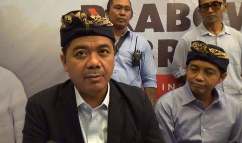 Wakil Ketua Tim Kampanye Nasional (TKN) Prabowo-Gibran Juri Ardiantoro dan Raja Juli Antoni di Hotel Aston, Kota Denpasar, Bali, Senin (11/12/2023). Foto: Denita BR Matondang/kumparan