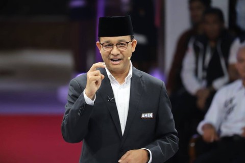 Capres Anies Baswedan menyampaikan visi misi di Debat Capres Perdana Pemilu 2024 di KPU, Jakarta, Selasa (12/12/2023). Foto: Iqbal Firdaus/kumparan