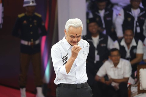 Ganjar Pranowo saat saat debat pertama Calon Presiden Pemilu 2024 di KPU RI, Jakarta, Selasa (12/12/2023). Foto: Iqbal Firdaus/kumparan