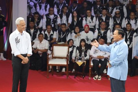 Suasana debat pertama Calon Presiden Pemilu 2024 di KPU RI, Jakarta, Selasa (12/12/2023). Foto: Iqbal Firdaus/kumparan