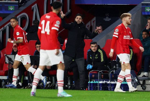 Pertandingan Liga Champions 2023/24 antara PSV vs Arsenal, Rabu (13/12/2023) dini hari WIB. Foto: Yves Herman/REUTERS