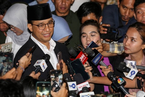 Capres nomor urut 1 Anies Baswedan menjawab pertanyaan wartawan usai mengikuti debat perdana Pemilu 2024 di Gedung KPU, Jakarta, Selasa (12/12/2023). Foto: Asprilla Dwi Adha/ANTARA FOTO