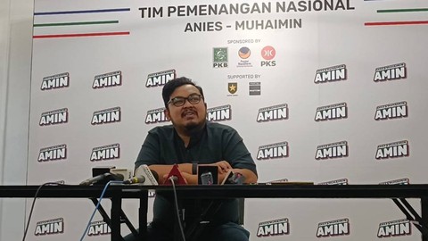 Juru bicara Timnas AMIN Angga Putra Fidrian saat dijumpai wartawan, di Sekretariat AMIN, Jalan Diponegoro, Jakarta Pusat, Rabu (13/12/2023). Foto: Fadhil Pramudya/kumparan