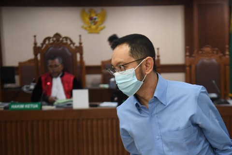 Terdakwa kasus dugaan korupsi dan gratifikasi Andhi Pramono berjalan keluar usai mengikuti sidang pembacaan putusan sela di Pengadilan Tipikor, Jakarta, Rabu (13/12/2023). Foto: Akbar Nugroho Gumay/ANTARA FOTO