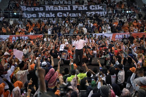 Capres nomor urut 1 Anies Baswedan berorasi di GOR Pekanbaru, Riau, Rabu (13/12). Foto: Dok. Istimewa