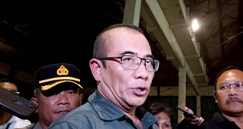 Ketua KPU RI Hasyim Asy'ari saat memantau Gudang Logistik KPU Denpasar di Gor Kompyang Sujana, Rabu (13/12/2023). Foto: Denita BR Matondang/kumparan