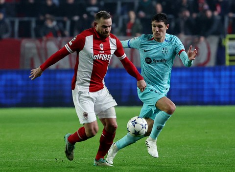 Barcelona bertandang ke markas Royal Antwerp dalam pertandingan Liga Champions  2023/24, Kamis (14/12) dini hari WIB. Foto: Reuters/Yves Herman