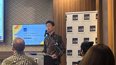 Country Director, Bank Pembangunan atau Asian Development Bank (ADB) Indonesia Resident Mission Jiro Tominaga di kantor ADB Indonesia pada Kamis (14/12). Foto: Widya Islamiati/kumparan