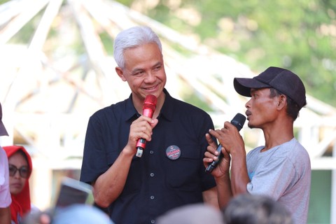 Calon Presiden (Capres) nomor urut tiga Ganjar Pranowo menghadiri acara pertemuan dengan buruh tani dan nelayan di Taman Marakas, Pondok Ungu Permai, Kabupaten Bekasi, Kamis (14/12/2023). Foto: Iqbal Firdaus/kumparan