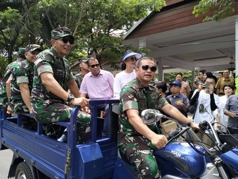 KSAD Jenderal Maruli Simanjuntak pimpin Gerakan Bersih Pantai di pesisir pantai Sulewesi Selatan, Kamis (14/12/2023). Foto: kumparan