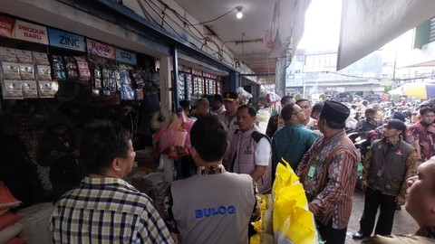 Tim Satgas Pangan Mabes Polri sidak ke pasar Pontianak. Foto: Dok. Istimewa