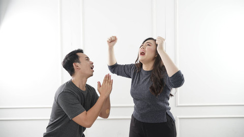 Ilustrasi istri mudah marah ke suami. Foto: Javaistan/Shutterstock