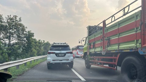 kemacetan lalu lintas di Tol Purbaleunyi arah Bandung. Foto: Rizki Gaga/kumparan