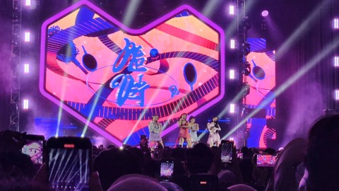 Penampilan Red Velvet di acara Lazada Fest 12.12 di Indonesia Arena, Senayan, Jakarta, Kamis (14/12/2023). Foto: Nurlaela/kumparan