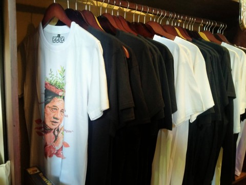 Sumber: Dokumentasi Pribadi | Baju yang di jual di Buku Akik