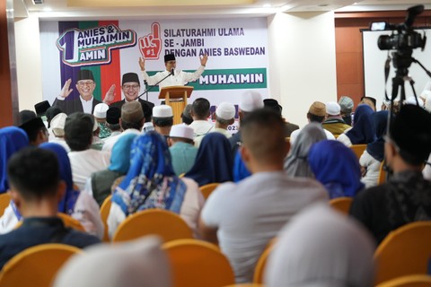 Capres nomor urut 1 Anies Baswedan bersilaturahmi dengan kiai, ulama, dan habaib se-Jambi, Kamis (14/12/2023). Foto: Dok. Istimewa