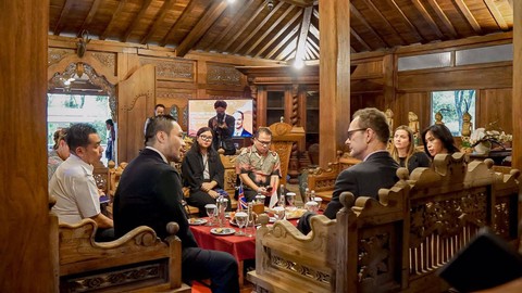 Duta Besar Inggris untuk Indonesia Dominic Jermey melakukan kunjungan resmi pertama ke Kawasan Ekonomi Khusus (KEK) Singhasari di kota Malang Raya, (13/12/2023). Foto: Dok. KEK Singhasari 