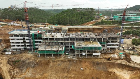 Progres pembangunan gedung Sekretariat Presiden (Setpres) di IKN Nusantara yang kebutuhan beton cairnya atau readymix dipasok oleh PT Waskita Beton Precast Tbk (WSBP). Foto: Dok. WSBP
