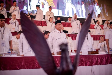 Ketua Dewan Pembina dan Ketua Umum Partai Gerindra sekaligus Capres nomor urut 2, Prabowo Subianto (tengah), menghadiri Rakornas Partai Gerindra di JIExpo, Kemayoran, Jakarta Pusat, Jumat (15/12/2023). Foto: Jamal Ramadhan/kumparan