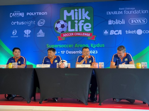 Konferensi pers MilkLife Soccer Challenge di Supersoccer Arena, Kudus, (15/12/2023). Foto: Aji Nugrahanto/kumparan