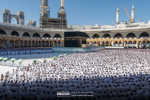 Salat Jumat di Masjidil Haram, Makkah, pada Jumat (15/12/2023). Foto: gph.gov.sa