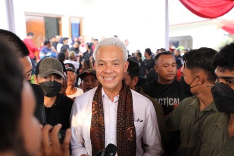 Ganjar Pranowo dalam silaturahmi Caleg dan Partai pengusung di Perum Graha Puspa Karangpawitan, Karawang, Jawa Barat, Jumat (15/12/2023). Foto: Dok. Istimewa