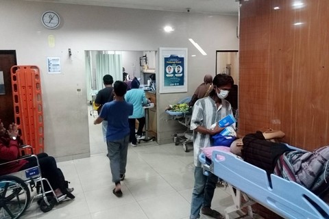 Sejumlah korban kecelakaan Bus PO Handoyo di Tol Cipali KM 72, menjalani perawatan di RS Abdul Radzak Purwakarta, Jawa Barat, Jumat (15/12/2023). Foto: Dok. Istimewa