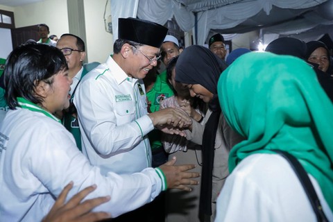 Plt Ketua Umum PPP Muhamad Mardiono mengunjungi posko relawan pemenangan di Kelurahan Lesung Batang dan Kelurahan Pangkalalang, Kabupaten Belitung, Bangka Belitung, Jumat (15/12/2023). Foto: Dok. Istimewa
