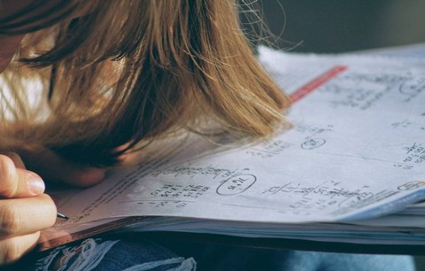 Ilustrasi Tangga Satuan Panjang dan Cara Hitung.  Sumber Unsplash/Joshua Hoehne