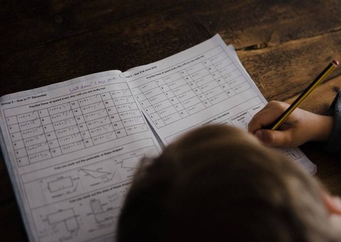 Ilustrasi Tangga Satuan Panjang dan Cara Hitung.  Sumber Unsplash/Annie Spratt