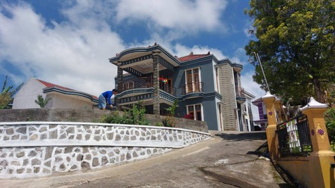 Rumah gedong di Desa Bubakan, Wonogiri, milik pedagang bakso. Dok: kumparan