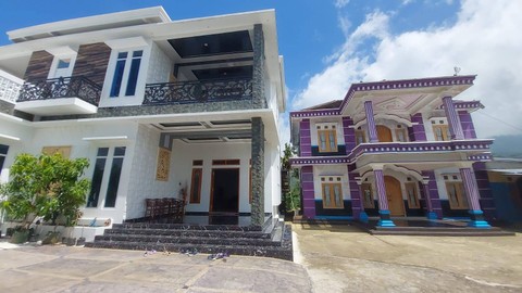 Dua rumah gedong saling berdampingan di Desa Bubakan, Wonogiri. Rumah-rumah ini milik pedagang bakso yang merantau. Dok: kumparan