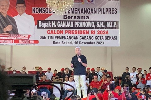 Capres nomor urut 03 Ganjar Pranowo lakukan Konsolidasi Pemenangan Pilpres di Bekasi, Jawa Barat, Sabtu (16/12/2023). Foto: Paulina Herasmaranindar/kumparan