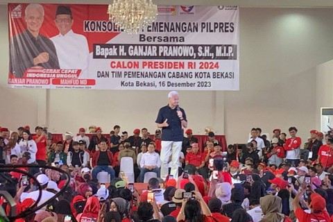 Capres nomor urut 03 Ganjar Pranowo lakukan Konsolidasi Pemenangan Pilpres di Bekasi, Jawa Barat, Sabtu (16/12/2023). Foto: Paulina Herasmaranindar/kumparan