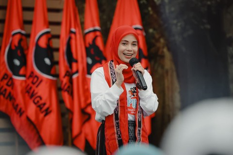 Istri capres Ganjar Pranowo, Siti Atikoh Supriyanti hadiri Rapat Koordinasi Nasional (Rakornas) 2023 Perempuan Indonesia Pilih Ganjar (Pijar) di Kantor DPP PDI Perjuangan, Menteng, Jakarta Pusat, pada Sabtu (16/12/2023). Foto: Dok. Istimewa