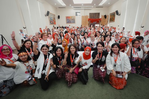 Siti Atikoh hadiri Rapat Koordinasi Nasional (Rakornas) 2023 Perempuan Indonesia Pilih Ganjar (Pijar) di Kantor DPP PDI Perjuangan, Menteng, Jakarta Pusat, pada Sabtu (16/12/2023). Foto: Dok. Istimewa