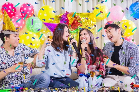 Ilustrasi merayakan pesta malam tahun baru di rumah. Foto: Shutterstock