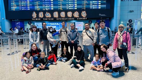 Kementerian Luar Negeri bekerja sama dengan Kantor Dagang dan Ekonomi Indonesia (KDEI) Taipei memfasilitasi pemulangan enam anak WNI yang terlantar di Taiwan (15/12/2023). Foto: Dok. Kemlu RI