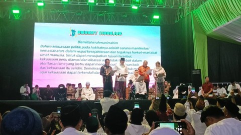 Kelima tokoh lintas agama dan budaya membacakan Amanat Ciganjur yang dipimpin oleh istri Gus Dur, Sinta Nuriyah Abdurrahman Wahid, dalam acara Haul ke-14 Gus Dur, di Ciganjur, Jakarta Selatan, Sabtu (16/12/2023). Foto: Thomas Bosco/kumparan