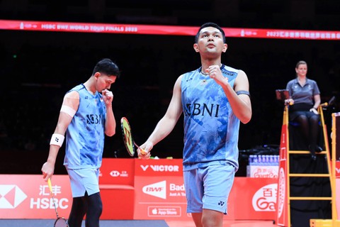 Fajar Alfian/Muhammad Rian Ardianto beraksi dalam partai semifinal BWF World Tour Finals 2023 di China. Foto: PBSI