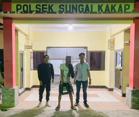 Pelaku pencurian mesin giling tebu diamankan polisi. Foto: Dok. Polres Kubu Raya