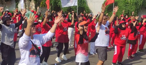 Istri capres nomor urut dua, Siti Atikoh saat mengikuti senam di Pante Marhen Semarang. Foto: Intan Alliva/kumparan