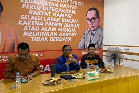 Cawapres nomor urut 3 Mahfud MD di Posko Tim Pemenangan Daerah (TPD) Sumatera Barat (Sumbar). Foto: kumparan