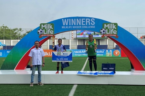 Pemenang penghargaan individu U-10 & U-12 di MilkLife Soccer Challenge 3. Foto: Antika Fahira/kumparan