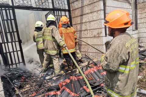 Kebakaran rumah di Jalan Samiaji, Kecamatan Cicendo, Kota Bandung, pada Minggu (17/12/2023). Foto: Dok. Istimewa