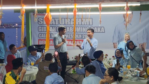 Cawapres nomor urut 2 Gibran Rakabuming Raka menghadiri acara Silaturahmi dengan TKD Kalbar di Pontianak, Kalimantan Barat, Minggu (17/12/2023). Foto: Fadlan Nuril Fahmi/kumparan