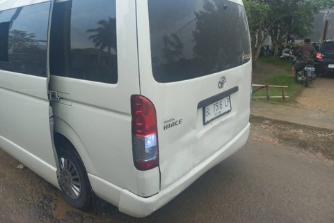 Mobil rombongan Anies Baswedan kecelakaan beruntun di Aceh. Foto: Dok. Istimewa
