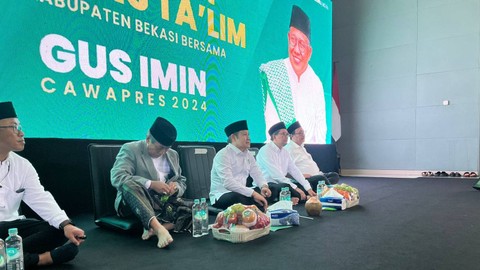 Cawapres nomor urut 1 Muhaimin Iskandar (Cak Imin) di acara silaturahim Majelis Taklim se Kabupaten Bekasi di GOR PGRI, Jawa Barat, Senin (18/12/2023). Foto: Haya Syahira/kumparan