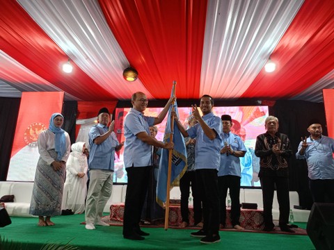 Relawan Nderek Guru (Ndaru) mendeklarasikan dukungan kepada pasangan capres-cawapres nomor urut 2 Prabowo Subianto-Gibran Rakabuming Raka di Pilpres 2024, di Sekretariat DPP Nderek Guru, Jakarta Selatan, Minggu (17/12) malam. Foto: Dok. Istimewa